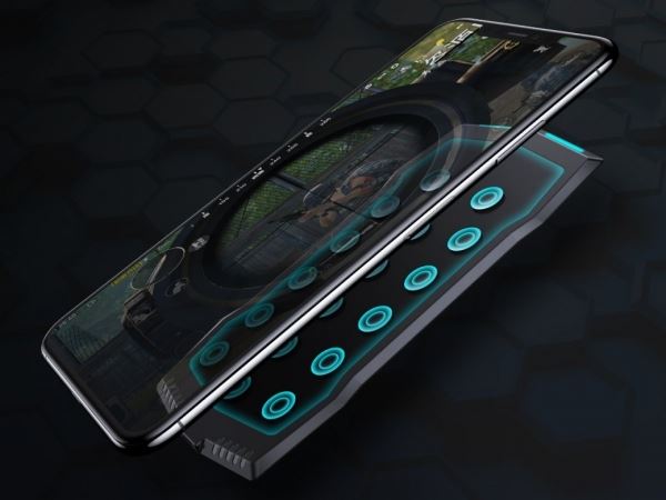 Геймпад Muja Smart Touchpad крепится к задней крышке смартфона и оснащен сенсорными клавишами